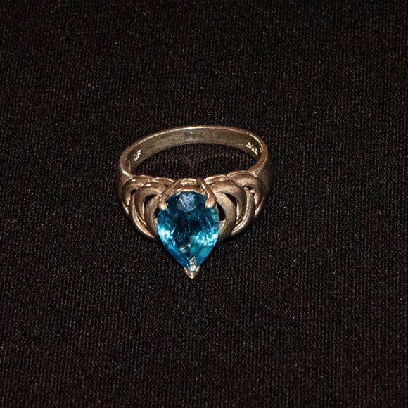 Blue Topaz and Sterling Silver Ring Size 7 1/2 - Picture 2 of 2